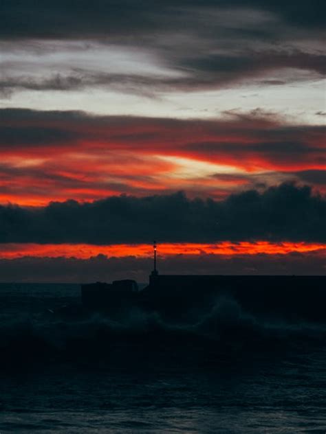 Silhouette Photography of Ocean during Sunset · Free Stock Photo