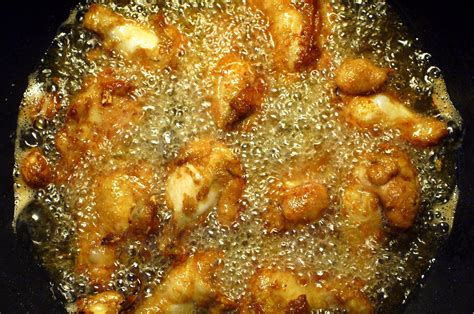 File:Deep frying chicken upper wing.JPG - Wikimedia Commons