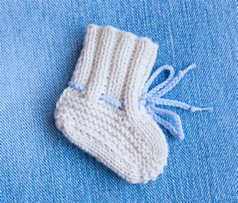 Lana creations: Baby Booties Ugg Free Knitting Pattern