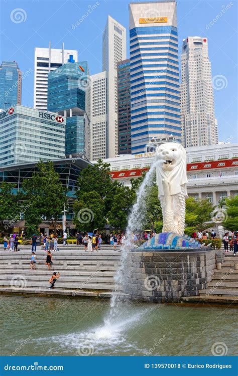 Merlion Fountain - Singapore Skyline Editorial Stock Photo - Image of background, fullerton ...