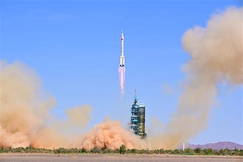 China’s Shenzhou-14 mission arrives at Tiangong space station for final ...