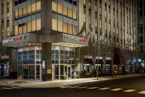 Courtyard by Marriott Chicago Magnificent Mile in Chicago, IL | Expedia