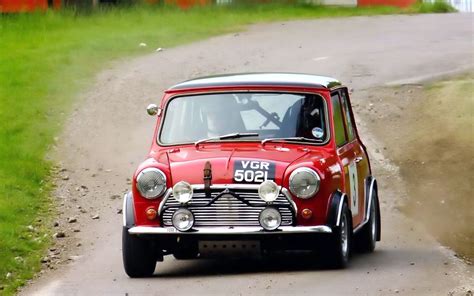 Classic mini racing car | Mini cooper, Classic mini, Mini