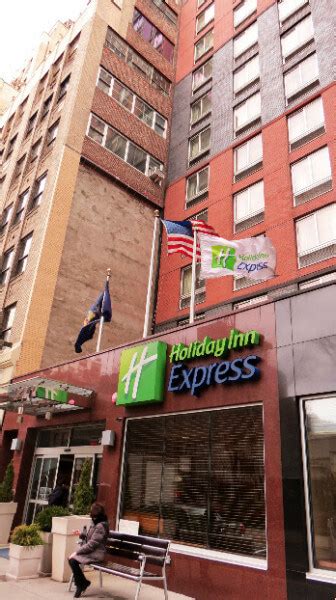 A Manhattan Stay: The Holiday Inn Express Times Square