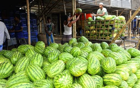 BANGLADESH-DHAKA-FRUIT MARKET