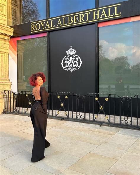 RAYE Announces Special One-Off Show At London's Royal Albert Hall ...