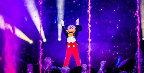 Photographer captures stunning shots of Disney's Fantasmic!