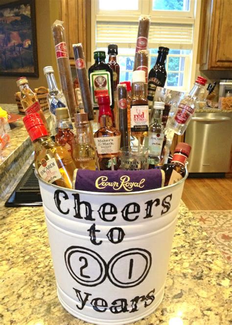 21 Mini Alcohol Bucket// DIY Gifts// 21yr old Birthday Gifts// Alcohol ...