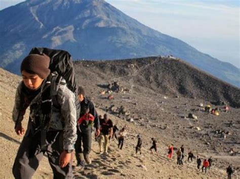 Tahun Baru di Merapi Tidak di Puncak Garuda