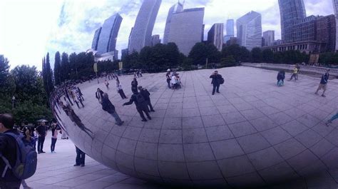 Chicago-style reflective bean selfie | Chicago style, Cloud gate ...