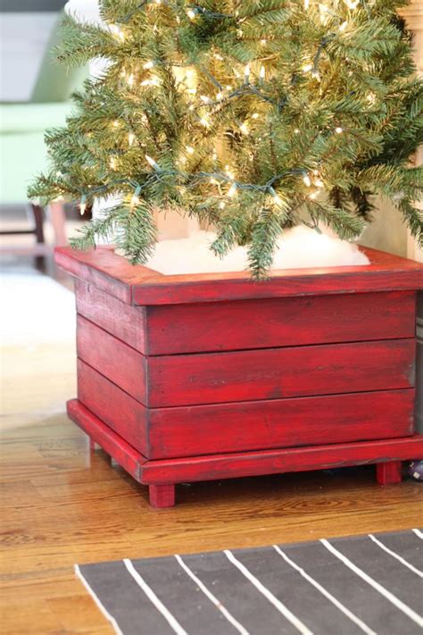 7 Easy To Make DIY Christmas Tree Stand Boxes - Shelterness