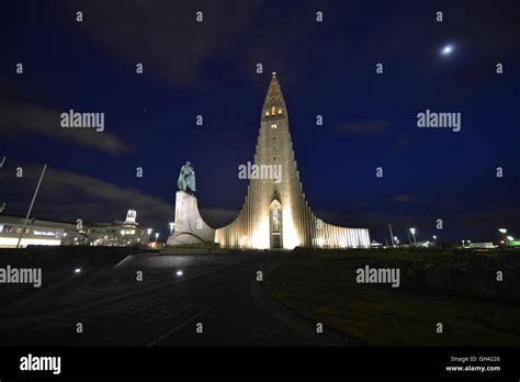 Hallgrímskirkja Church at night - Reykjavik, Iceland Stock Photo - Alamy