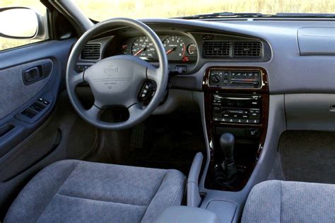 1998-01 Nissan Altima | Consumer Guide Auto