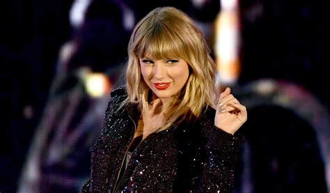 Taylor Swift Debunks a Popular Fan Theory About ‘Midnights’ Album, Reveals When She Wrote the ...