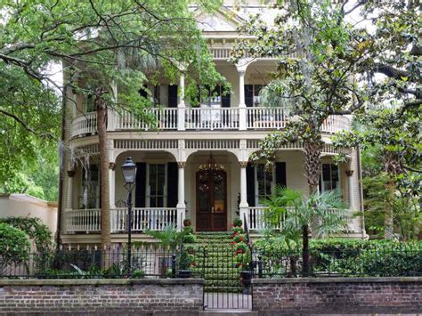 Visiting Savannah's Best Historic Homes & Museums | 10 Places You Have See!