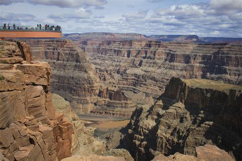 Grand Canyon Skywalk: Pros and Cons of the adventure