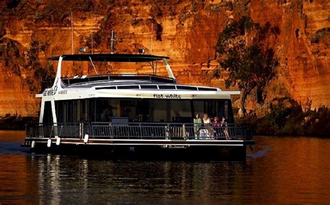 Luxury Houseboats Hire on the River Murray in Mannum, SA | White Houseboats