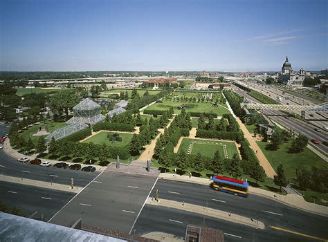 Walker Art Center Sculpture Garden Reopens Amid Controversy - Galerie