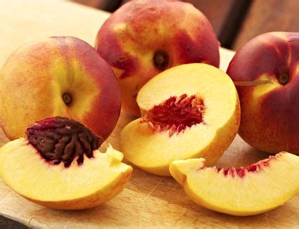 Guide to Peach Varieties (and Nectarines!)