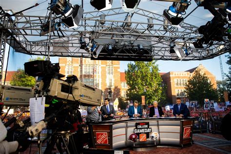 ESPN's College GameDay crew makes their picks in Washington-Cal game ...