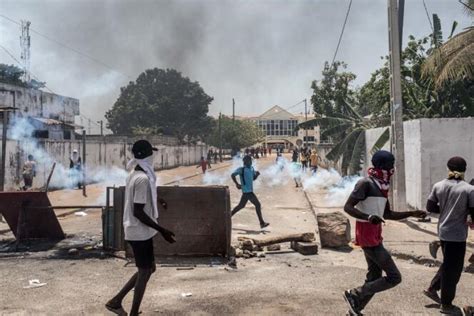 En Senegal, los jóvenes llevan la pelea del oponente Ousmane Sonko en ...