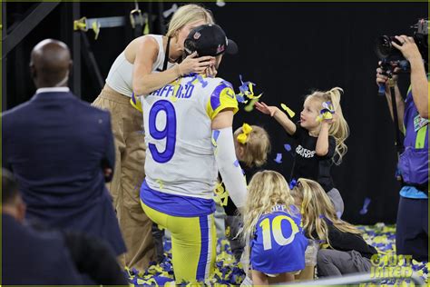 Photo: matthew stafford wife kelly kids celebrate win 22 | Photo ...