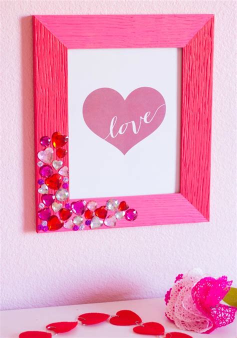 DIY Valentine Jewel Picture Frame - Design Improvised