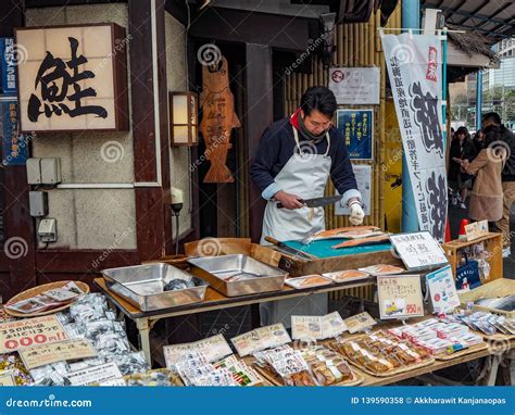 Fish Market in Tokyo, Japan Editorial Stock Photo - Image of shell ...