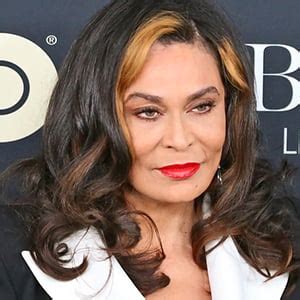 Tina Knowles - Age, Family, Bio | Famous Birthdays