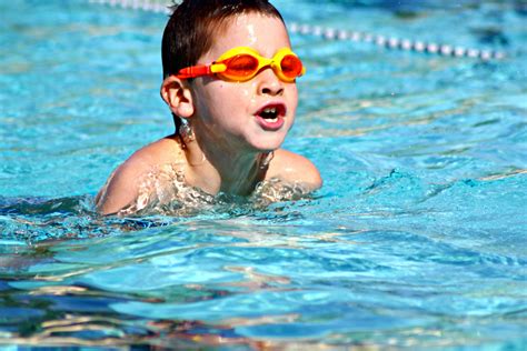 水が苦手な子供が泳げるようになるまで~ボビング練習編~ | プール情報.com