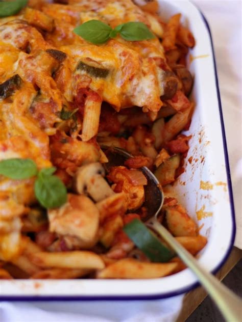 Pasta Bake Recipe with Chicken, Bacon and Cheese - Easy & Delicious!