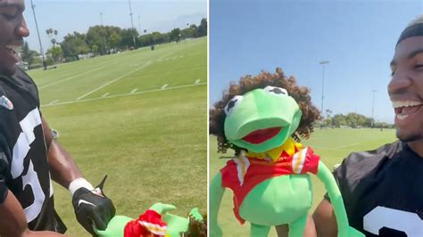 Raiders Troll Patrick Mahomes With Kermit The Frog Puppet At Training Camp