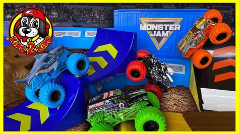 Monster Jam, Official Champ Ramp Freestyle Playset Featuring Exclusive ...