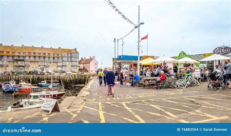 Quayside Restaurants editorial stock image. Image of families - 76883554