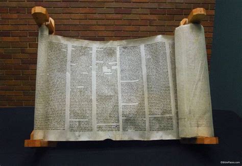 Seminary To Receive Centuries Old Hebrew Torah Scroll