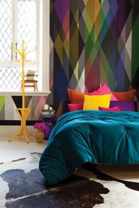 Geometric Wallpaper In 10 Bold Bedroom Ideas - https://interioridea.net/