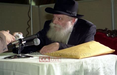 Weekly Photos of the Rebbe