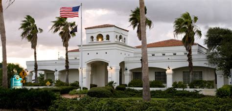 Indialantic, Florida: Between Indian River and Atlantic Ocean