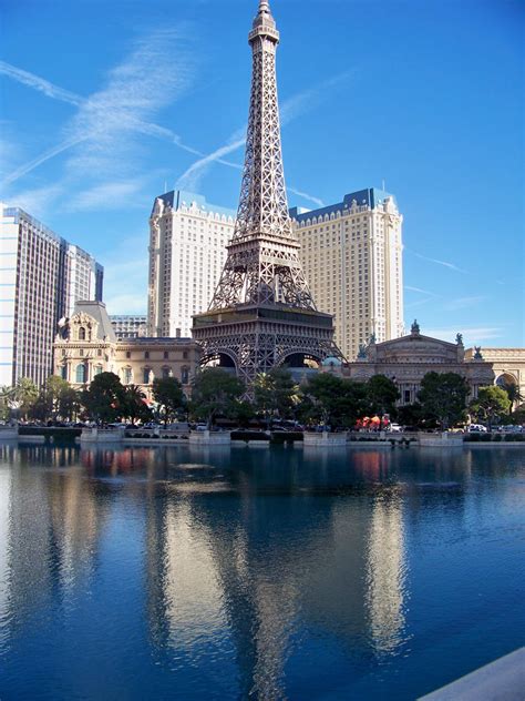 Eiffel Tower Las Vegas by jamesbondjr146 on DeviantArt