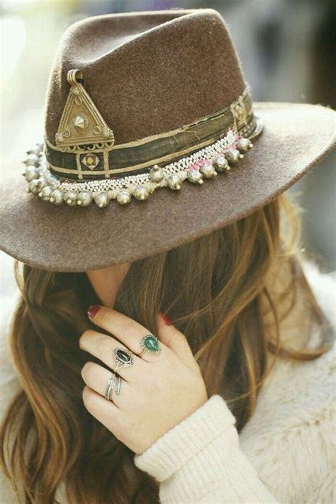 How To Wear Fedora Hats For Women 2023 - LadyFashioniser.com