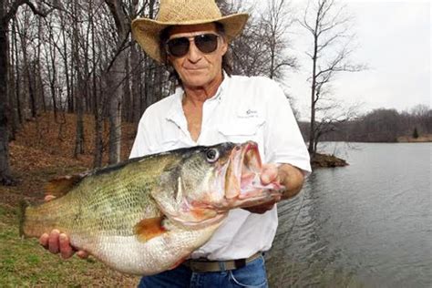 THE FISHING NEWS: NEW ARKANSAS LARGEMOUTH BASS RECORD