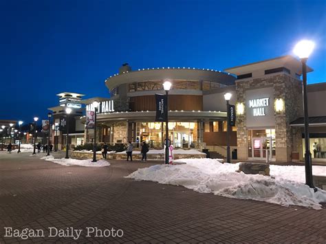 Eagan Daily Photo: Shopping and strolling