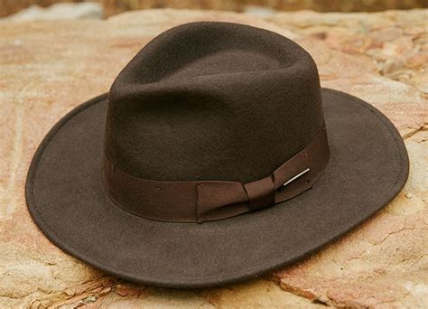 The Average Guy’s Guide to Mens Wide-Brim Fedora Hats | Wide brim fedora, Wide brim fedora mens ...