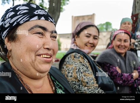 Group of Uzbek women with golden teeth, Samarkand, Uzbekistan Stock ...