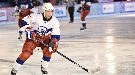 Vladimir Putin plays ice hockey game in Red Square - CGTN