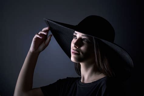 One-Light Portrait Lighting Techniques That Will Make Your Images Pop | Portrait photography ...