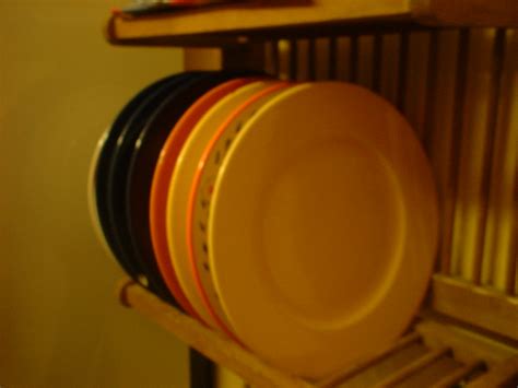 File:Plates on a plate rack.jpg - Wikipedia