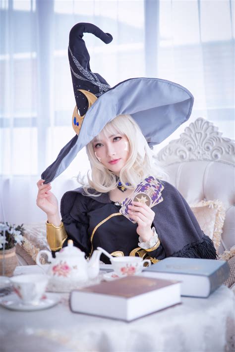 Final Fantasy Cosplay: Beautiful Final Fantasy XIV Astrologian Cosplay