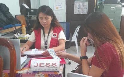 Ceres bus crash victims receive DSWD cash aid | Philippine News Agency