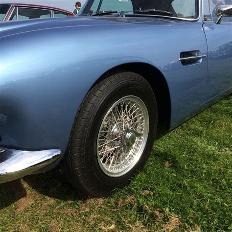 Aston Martin DB4 Convertible - Turrino Wire Wheels